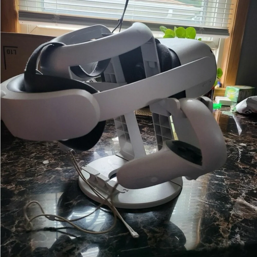 Vr with console and extra battery.